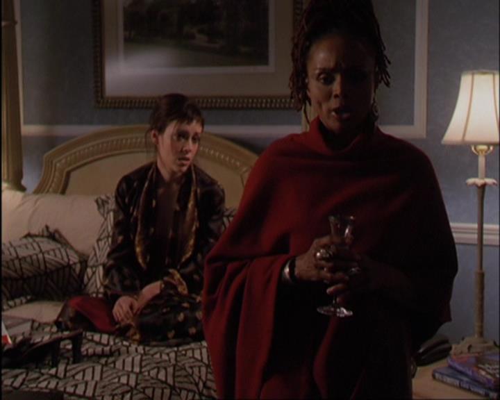 Charmed-Online-dot-420LongLiveTheQueen0150.jpg