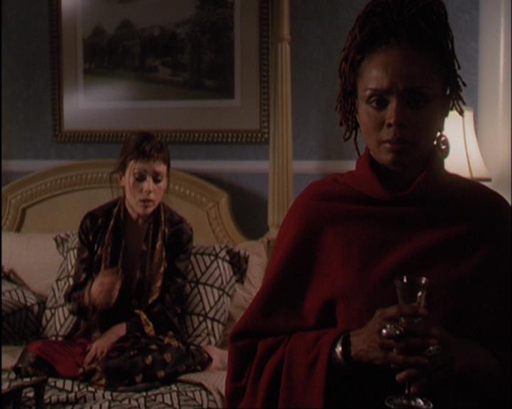 Charmed-Online-dot-420LongLiveTheQueen0153.jpg