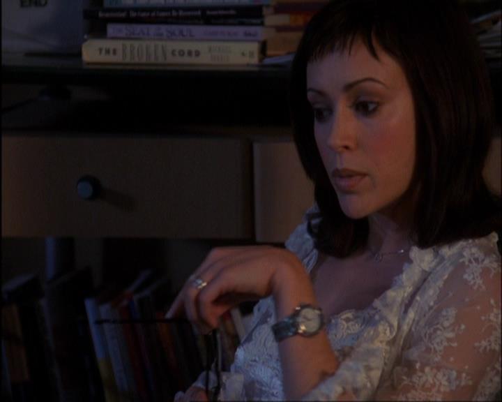 Charmed-Online-dot-420LongLiveTheQueen1050.jpg