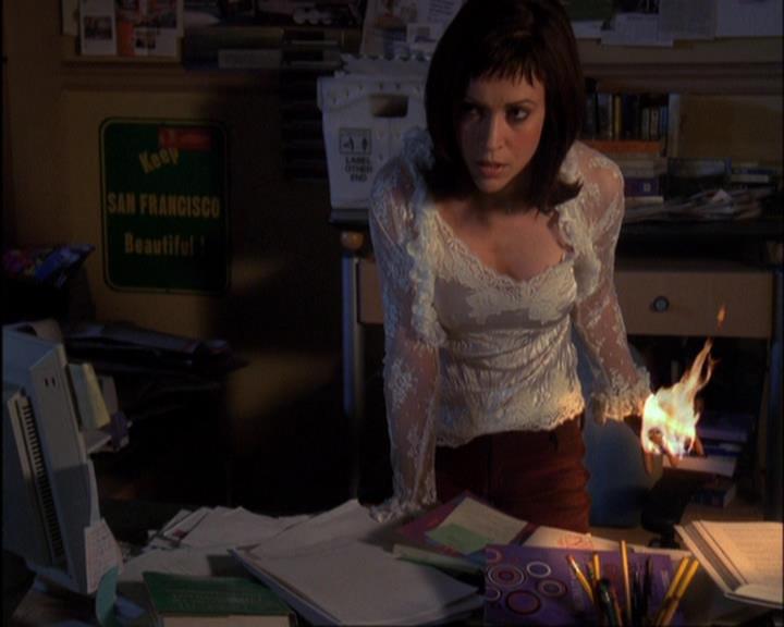 Charmed-Online-dot-420LongLiveTheQueen1066.jpg
