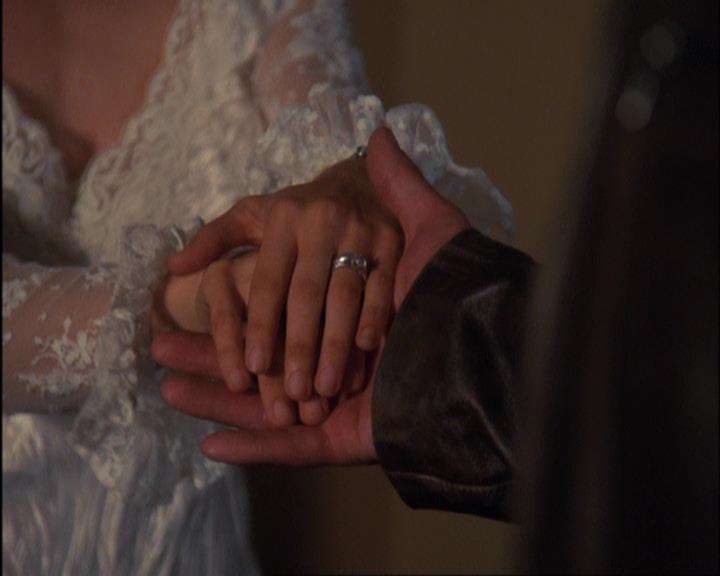 Charmed-Online-dot-420LongLiveTheQueen1220.jpg