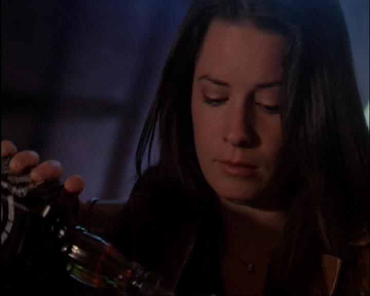 Charmed-Online-dot-420LongLiveTheQueen1321.jpg