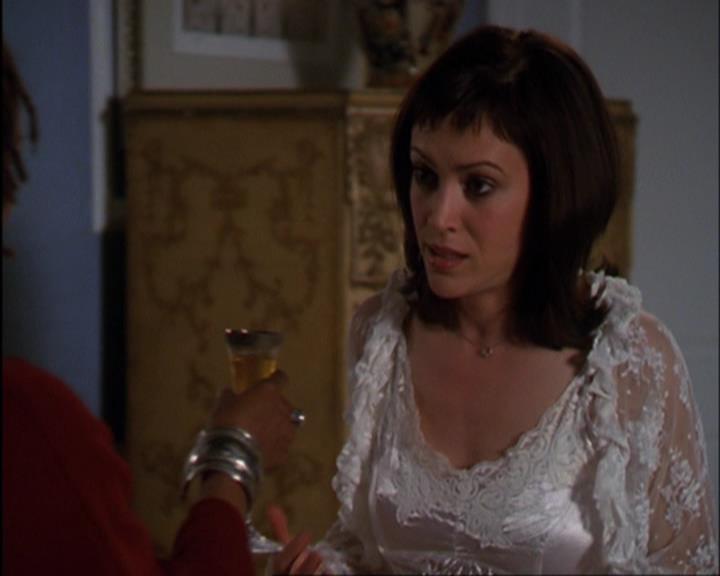 Charmed-Online-dot-420LongLiveTheQueen1463.jpg