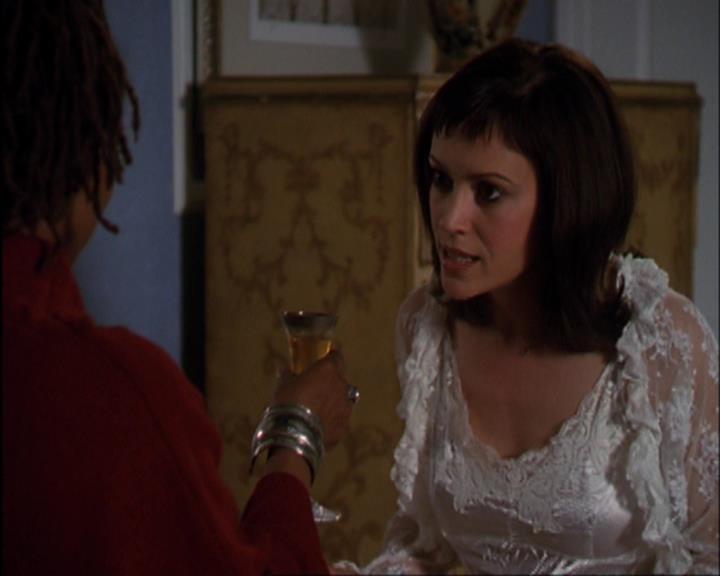 Charmed-Online-dot-420LongLiveTheQueen1465.jpg