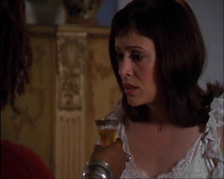 Charmed-Online-dot-420LongLiveTheQueen1469.jpg