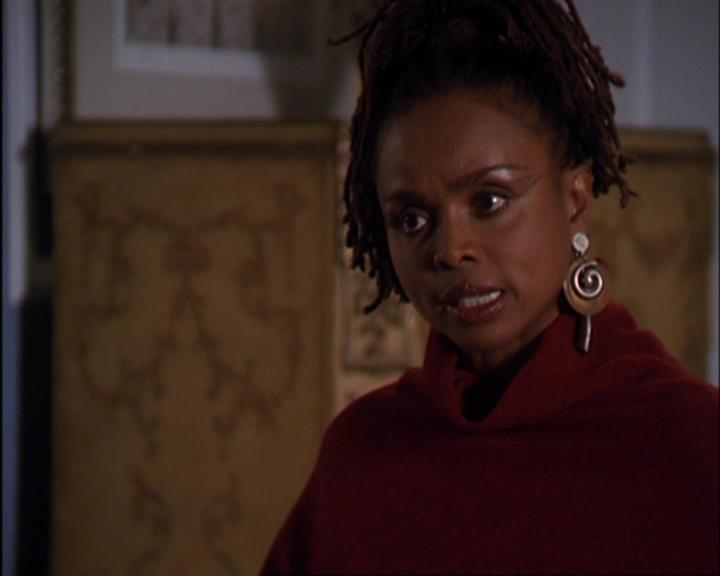 Charmed-Online-dot-420LongLiveTheQueen1484.jpg