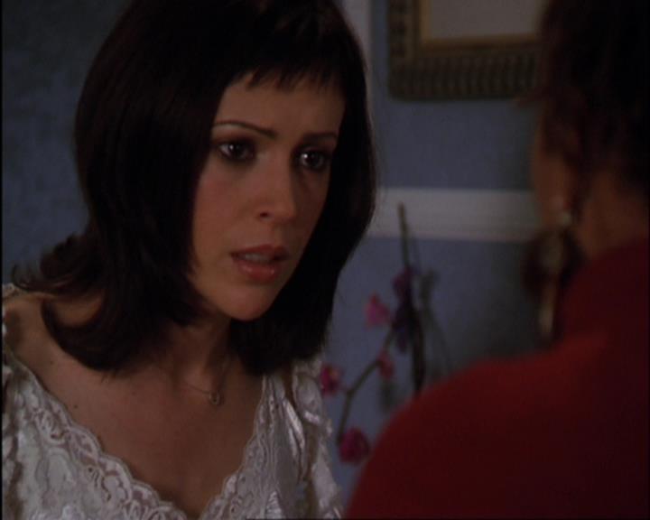 Charmed-Online-dot-420LongLiveTheQueen1517.jpg