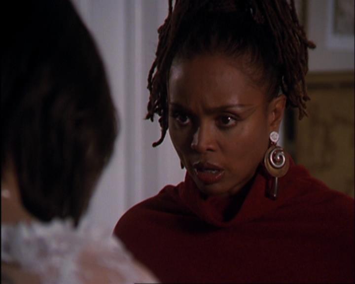 Charmed-Online-dot-420LongLiveTheQueen1527.jpg