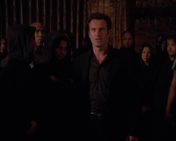 Charmed-Online-dot-420LongLiveTheQueen1549.jpg