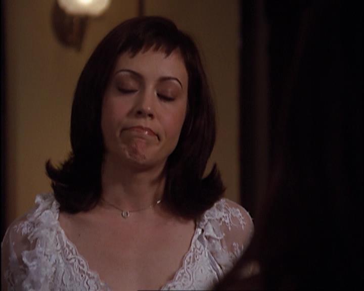 Charmed-Online-dot-420LongLiveTheQueen1802.jpg