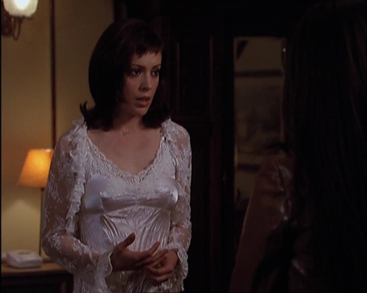 Charmed-Online-dot-420LongLiveTheQueen1817.jpg