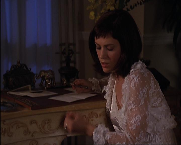 Charmed-Online-dot-420LongLiveTheQueen1860.jpg