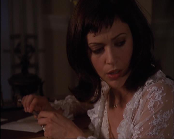 Charmed-Online-dot-420LongLiveTheQueen1876.jpg