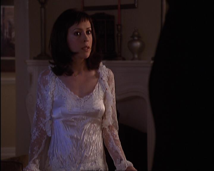 Charmed-Online-dot-420LongLiveTheQueen1944.jpg