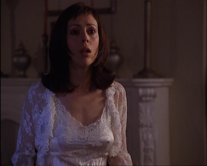 Charmed-Online-dot-420LongLiveTheQueen1948.jpg