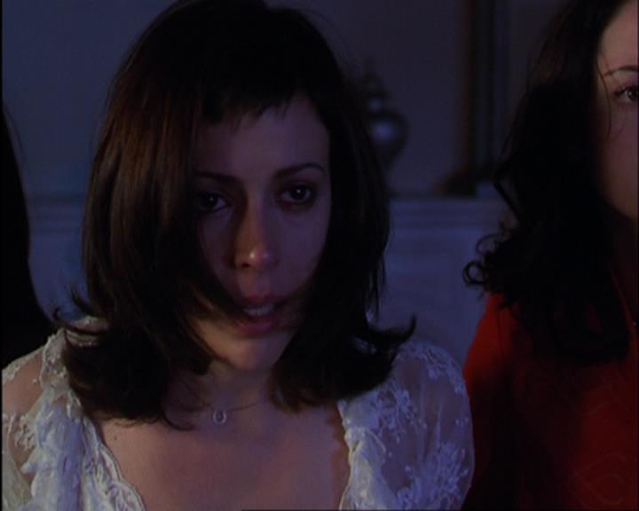 Charmed-Online-dot-420LongLiveTheQueen2170.jpg