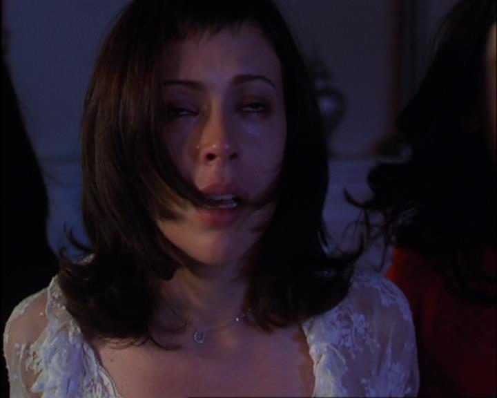 Charmed-Online-dot-420LongLiveTheQueen2184.jpg