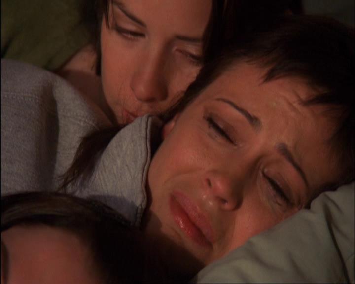 Charmed-Online-dot-420LongLiveTheQueen2339.jpg