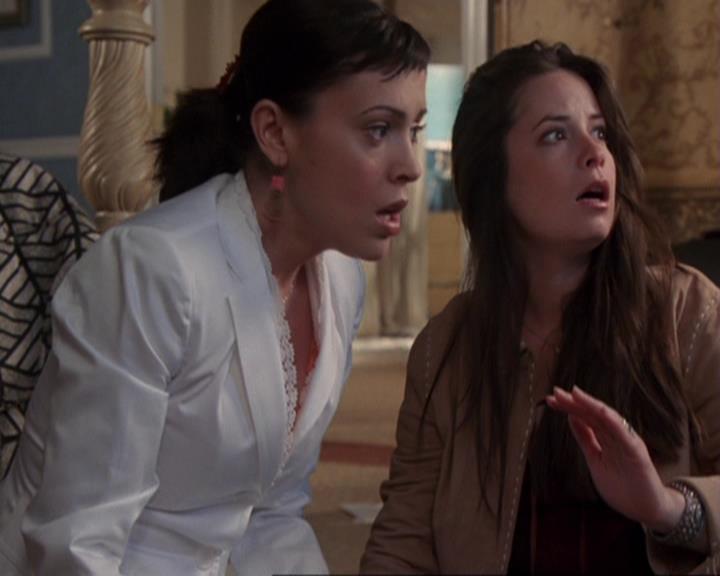 Charmed-Online-dot-421WombRaider0881.jpg