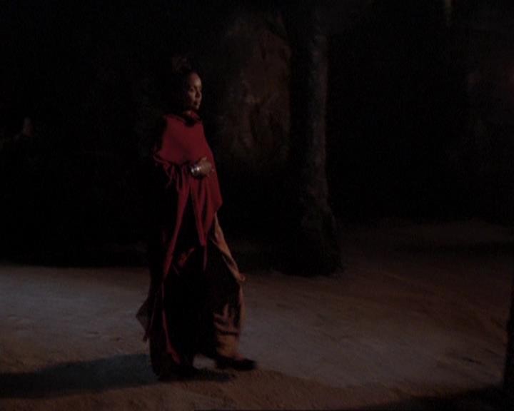 Charmed-Online-dot-421WombRaider1055.jpg