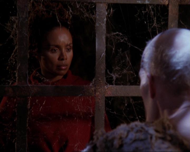 Charmed-Online-dot-421WombRaider1080.jpg