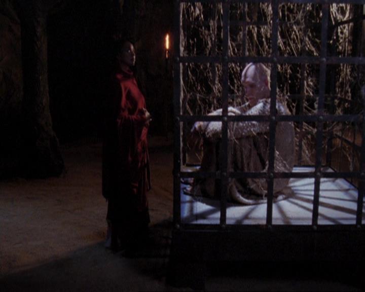 Charmed-Online-dot-421WombRaider1092.jpg