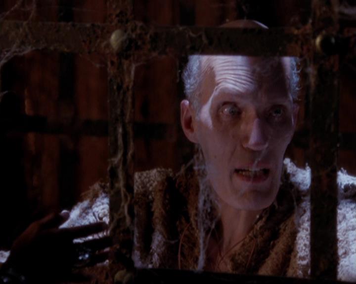 Charmed-Online-dot-421WombRaider1097.jpg