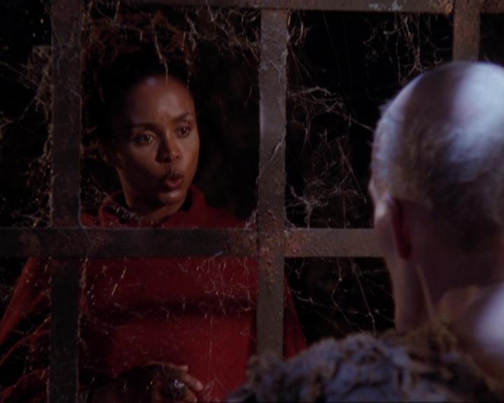 Charmed-Online-dot-421WombRaider1102.jpg