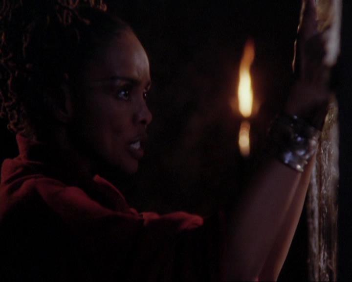 Charmed-Online-dot-421WombRaider1123.jpg