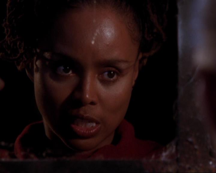 Charmed-Online-dot-421WombRaider1140.jpg