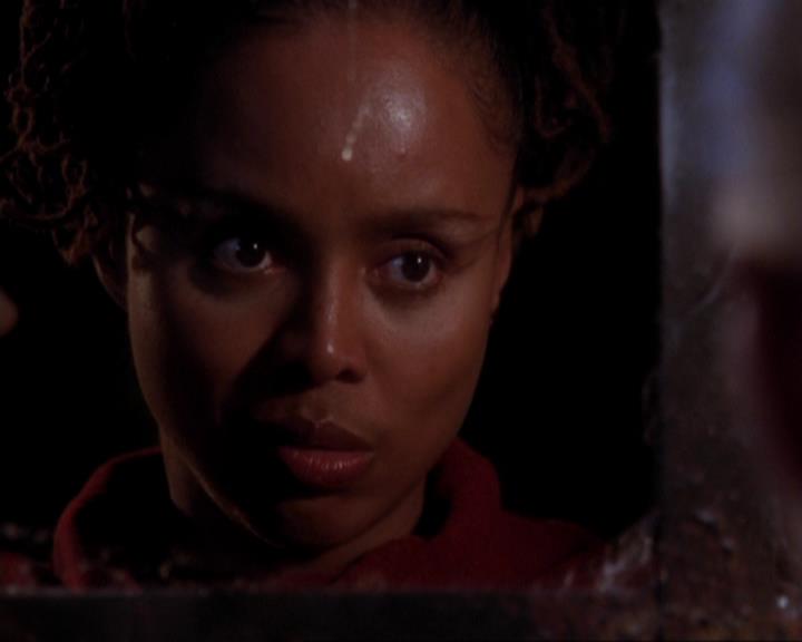 Charmed-Online-dot-421WombRaider1141.jpg