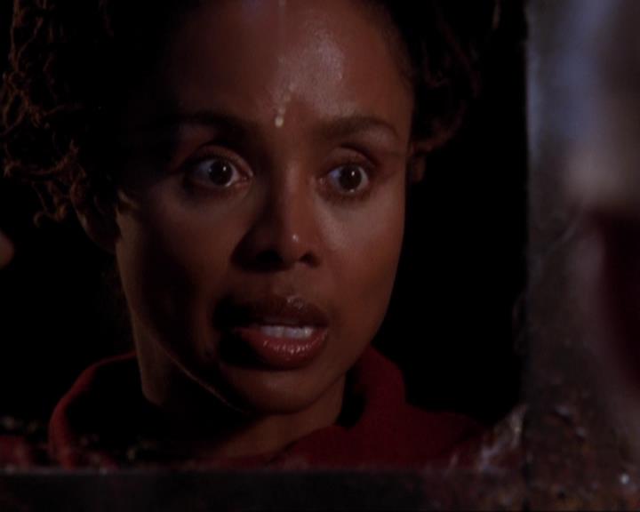 Charmed-Online-dot-421WombRaider1142.jpg