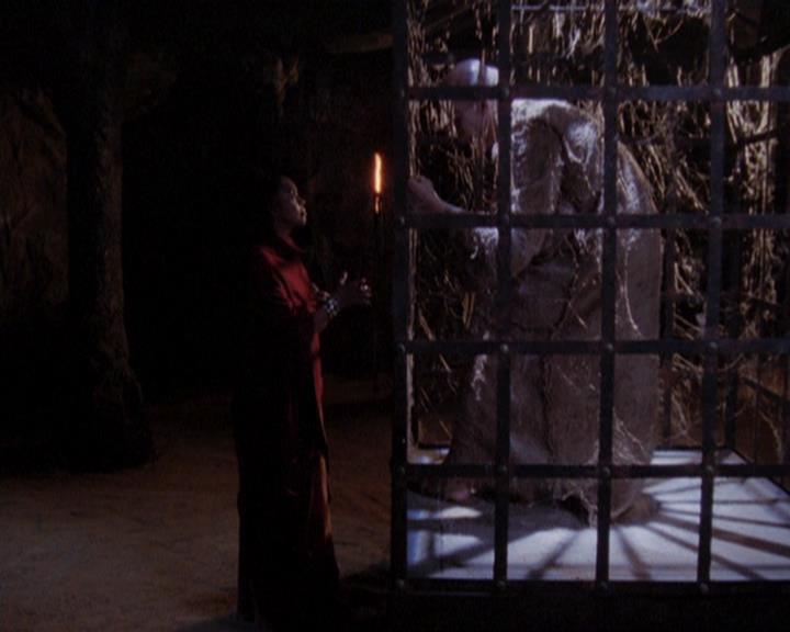 Charmed-Online-dot-421WombRaider1146.jpg