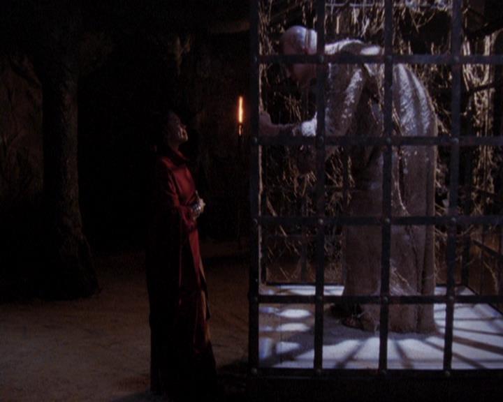Charmed-Online-dot-421WombRaider1147.jpg
