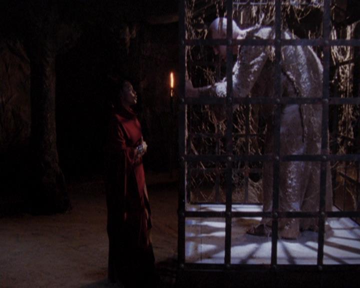 Charmed-Online-dot-421WombRaider1150.jpg