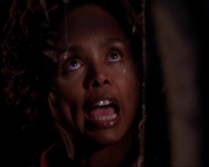 Charmed-Online-dot-421WombRaider1153.jpg