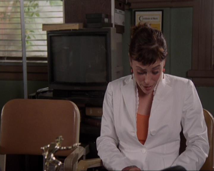 Charmed-Online-dot-421WombRaider1227.jpg