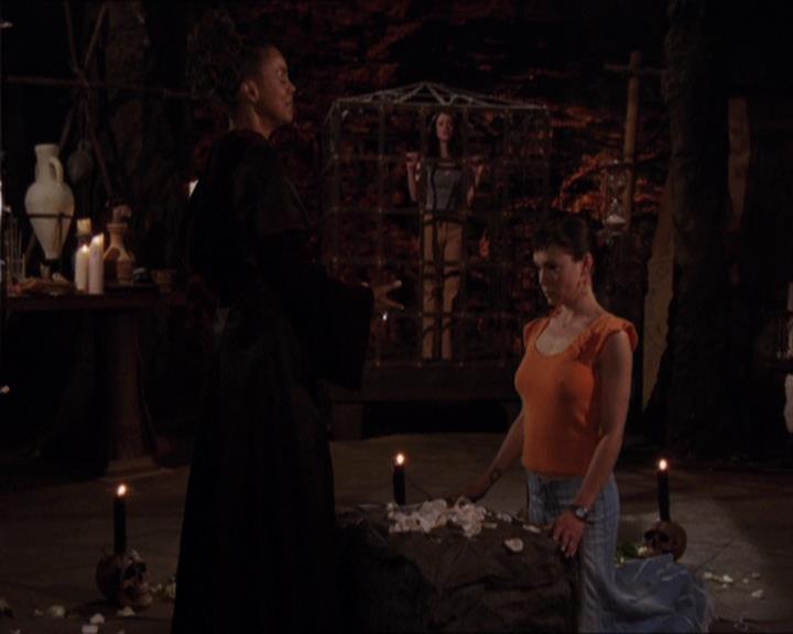 Charmed-Online-dot-421WombRaider1769.jpg
