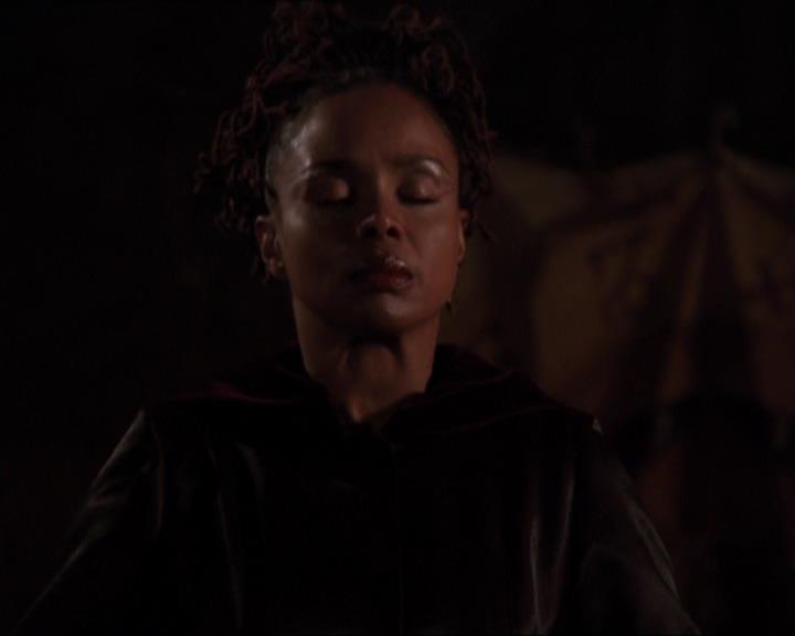 Charmed-Online-dot-421WombRaider1773.jpg