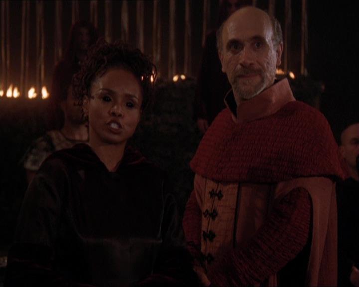 Charmed-Online-dot-421WombRaider1872.jpg