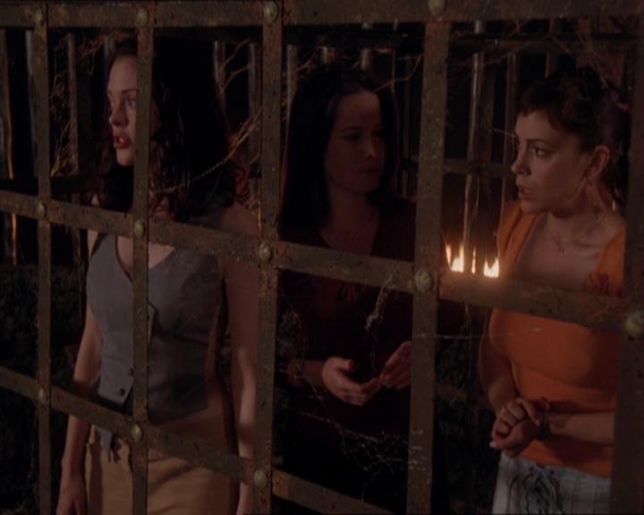 Charmed-Online-dot-421WombRaider1993.jpg