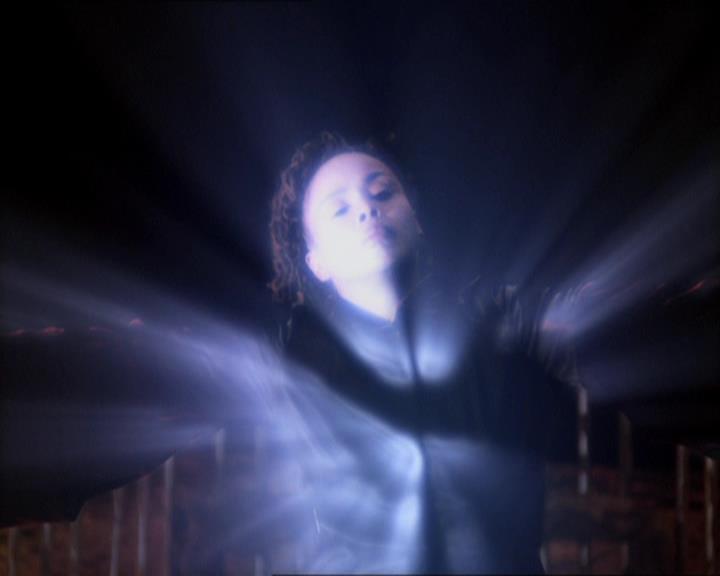 Charmed-Online-dot-421WombRaider2057.jpg