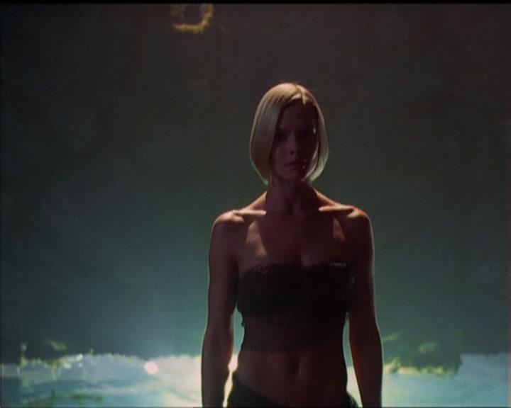 Charmed-Online_dot_net-5x01-2AWitchTail0154.jpg