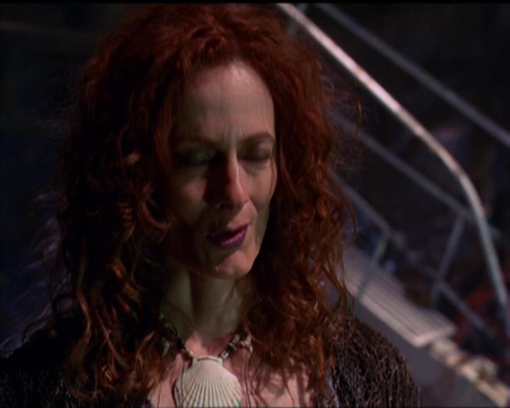Charmed-Online_dot_net-5x01-2AWitchTail0159.jpg