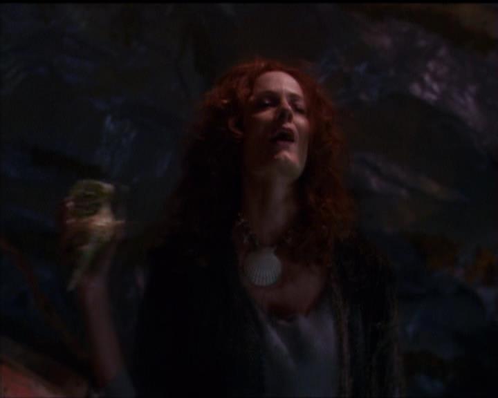 Charmed-Online_dot_net-5x01-2AWitchTail0170.jpg