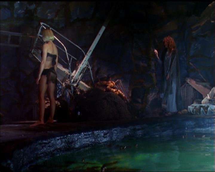 Charmed-Online_dot_net-5x01-2AWitchTail0174.jpg