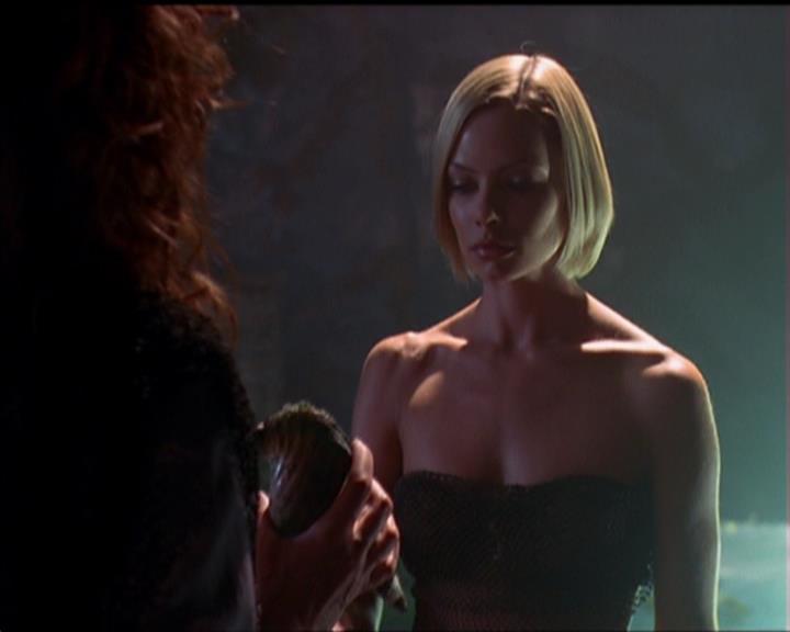 Charmed-Online_dot_net-5x01-2AWitchTail0184.jpg