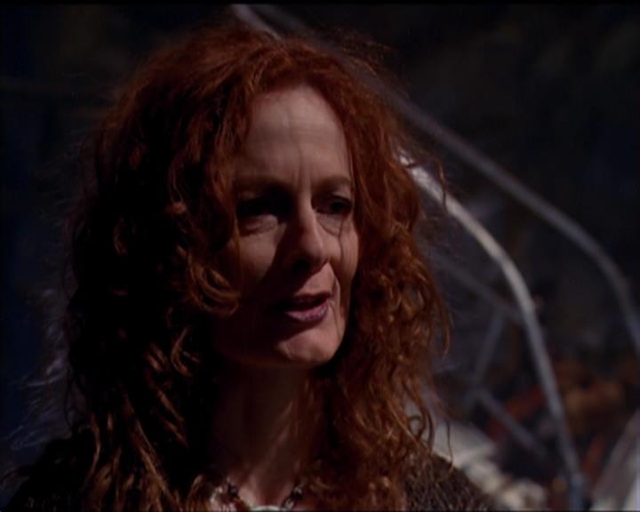 Charmed-Online_dot_net-5x01-2AWitchTail0191.jpg