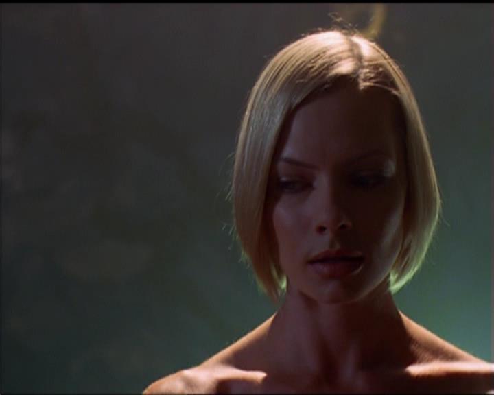 Charmed-Online_dot_net-5x01-2AWitchTail0195.jpg