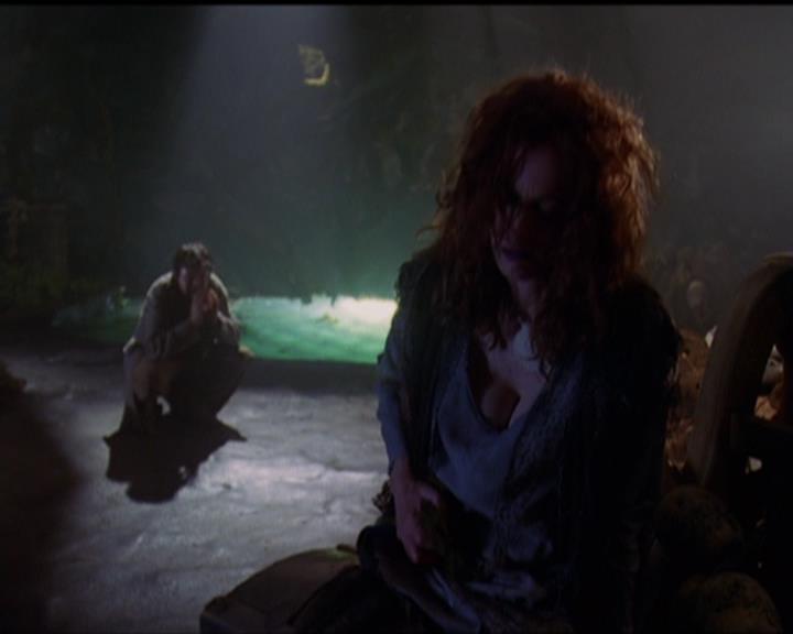 Charmed-Online_dot_net-5x01-2AWitchTail0389.jpg
